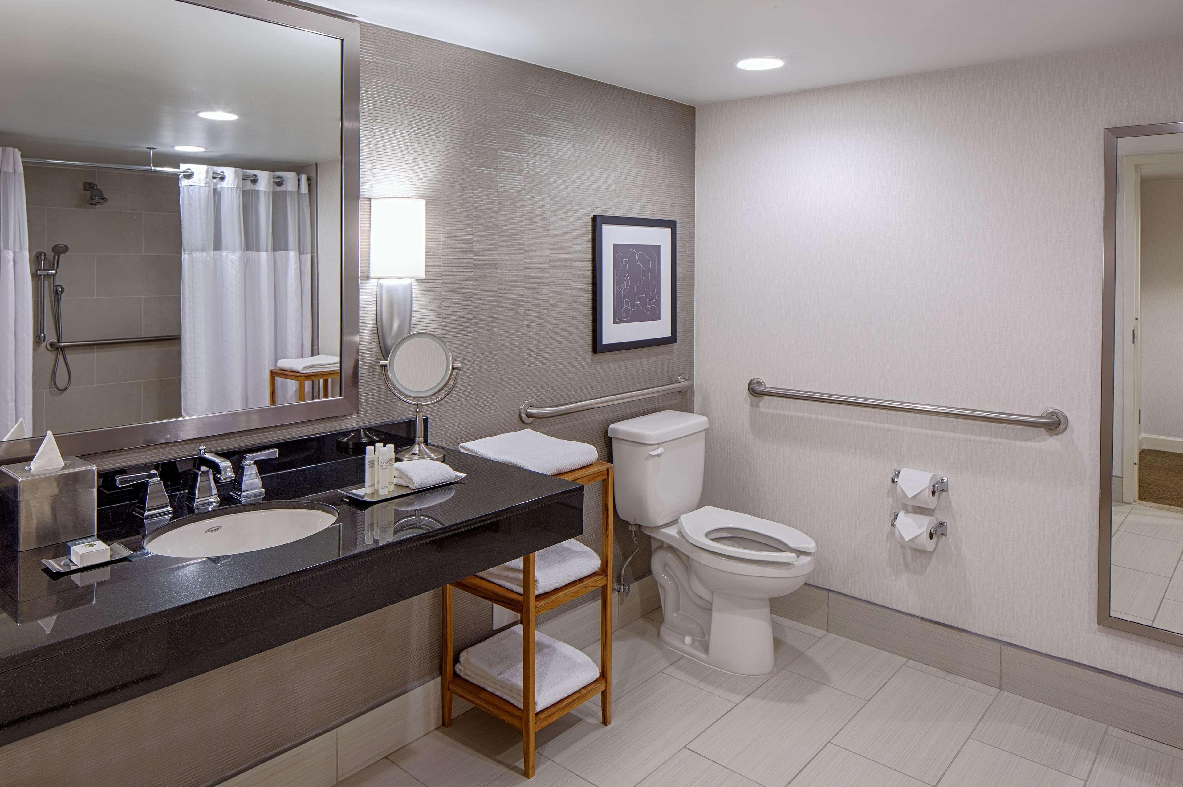 Doubletree By Hilton Hotel Houston Greenway Plaza Eksteriør bilde