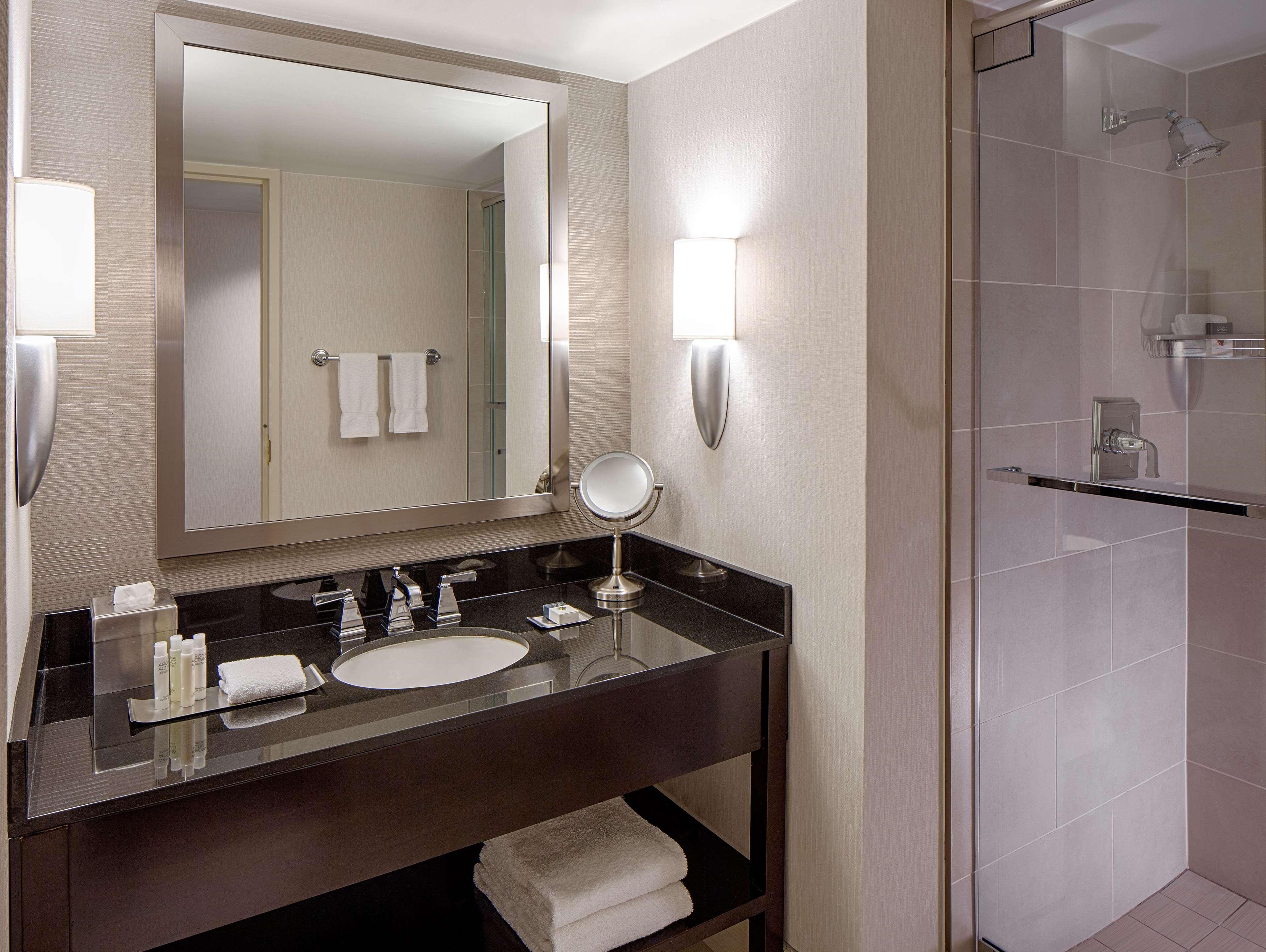 Doubletree By Hilton Hotel Houston Greenway Plaza Eksteriør bilde
