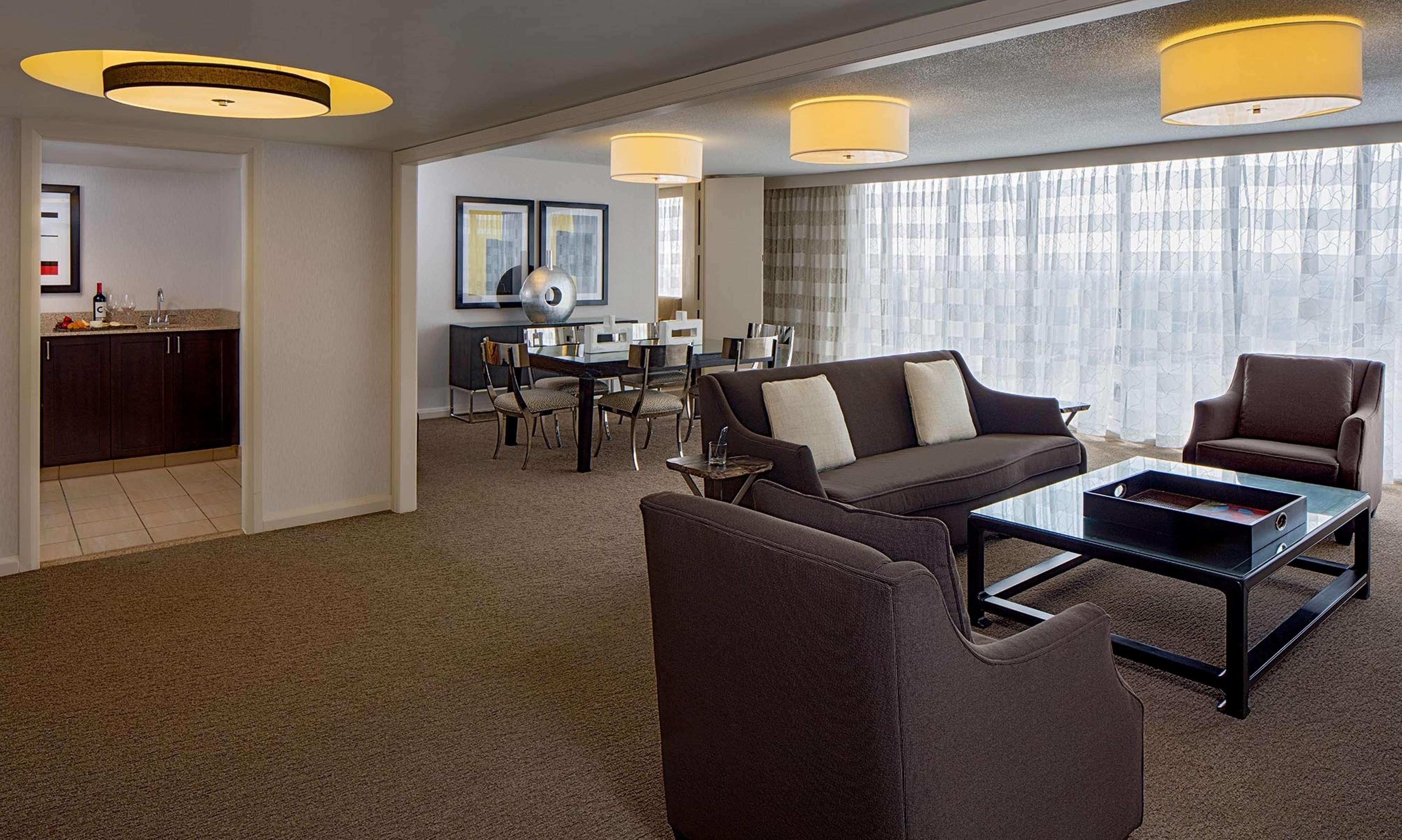 Doubletree By Hilton Hotel Houston Greenway Plaza Eksteriør bilde