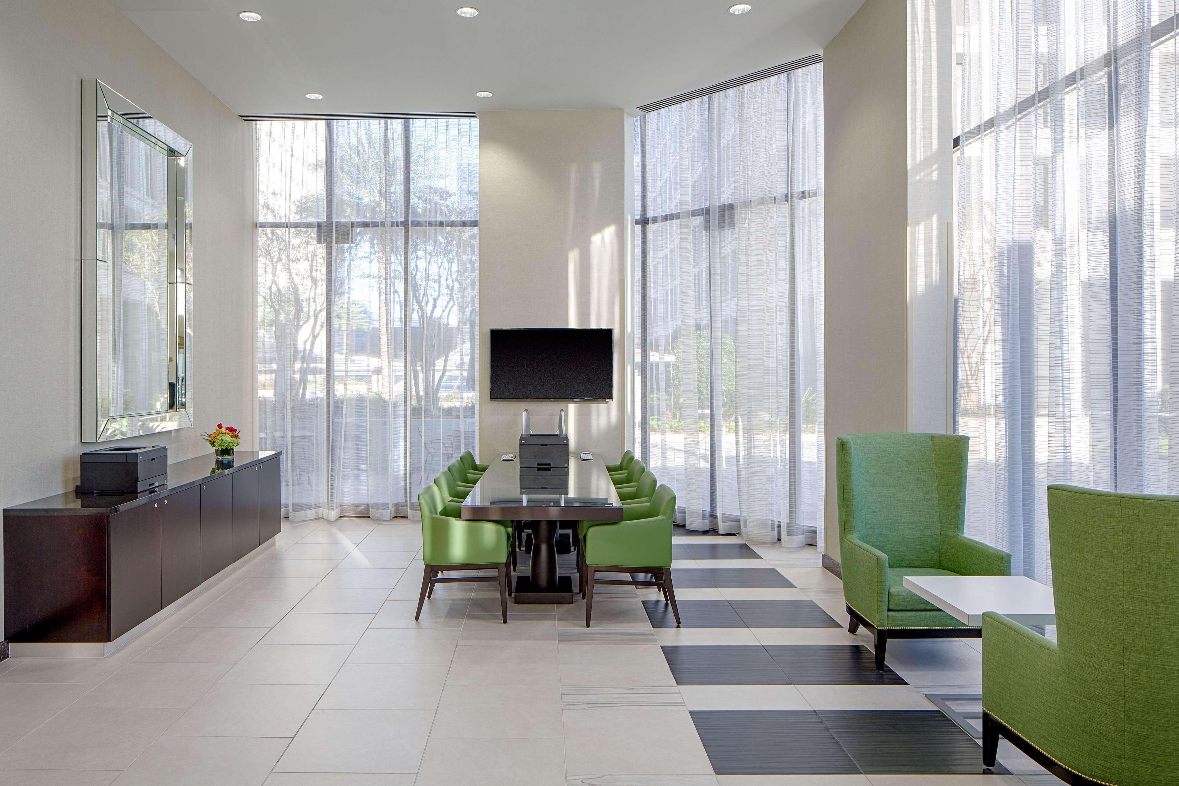 Doubletree By Hilton Hotel Houston Greenway Plaza Eksteriør bilde